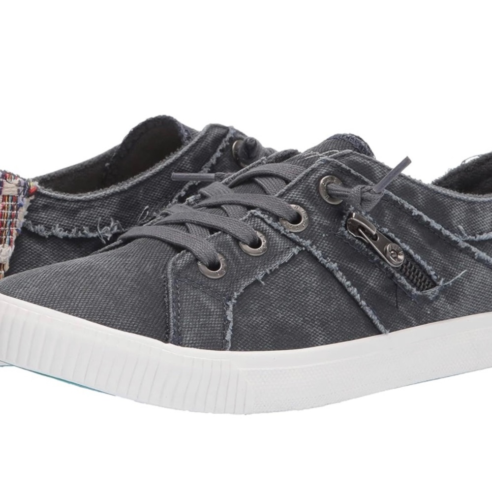 Women’s Blowfish lace up sneakers size 8